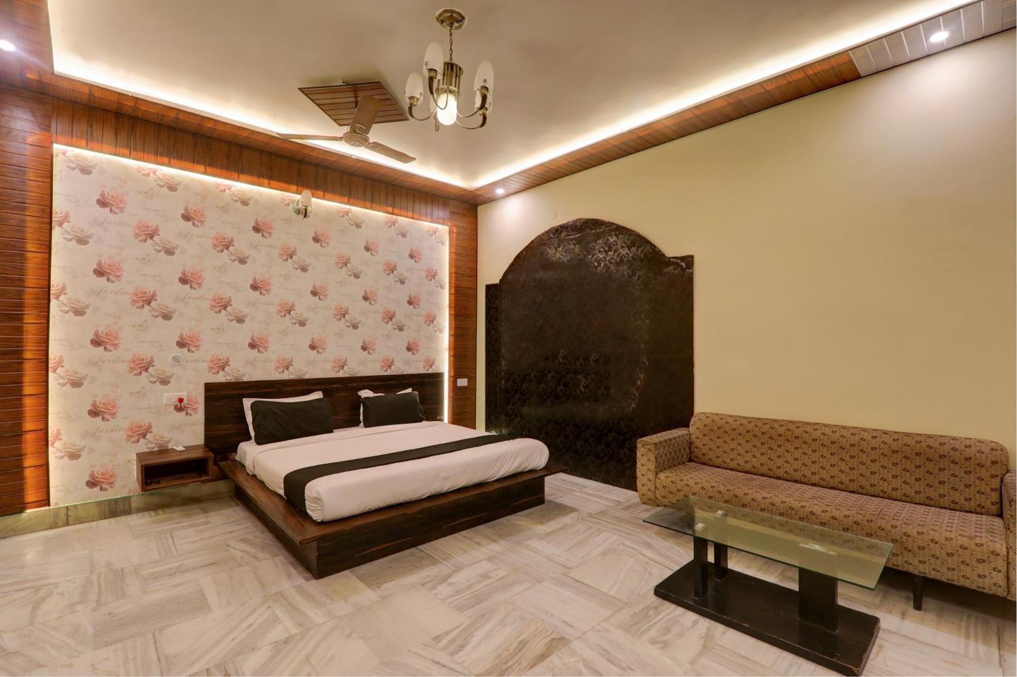 Hotel O Flagship Adbhut Moment Hotel Waranasi Zewnętrze zdjęcie