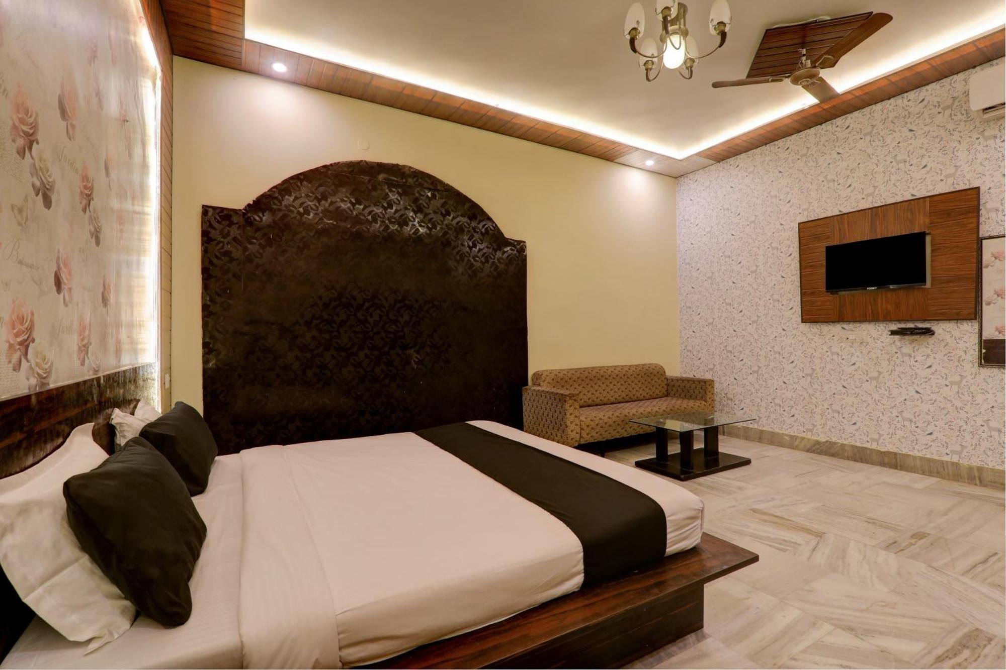Hotel O Flagship Adbhut Moment Hotel Waranasi Zewnętrze zdjęcie
